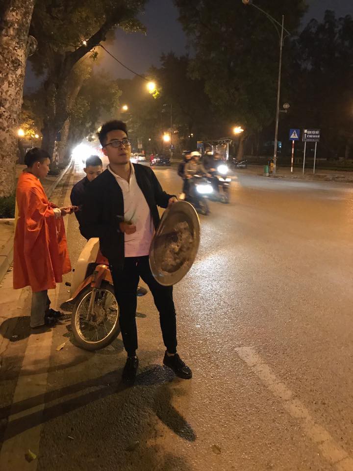 Cư dân mạng kiểm kê thiệt hại về xoong chảo sau đêm ăn mừng chiến thắng của U23 Việt Nam